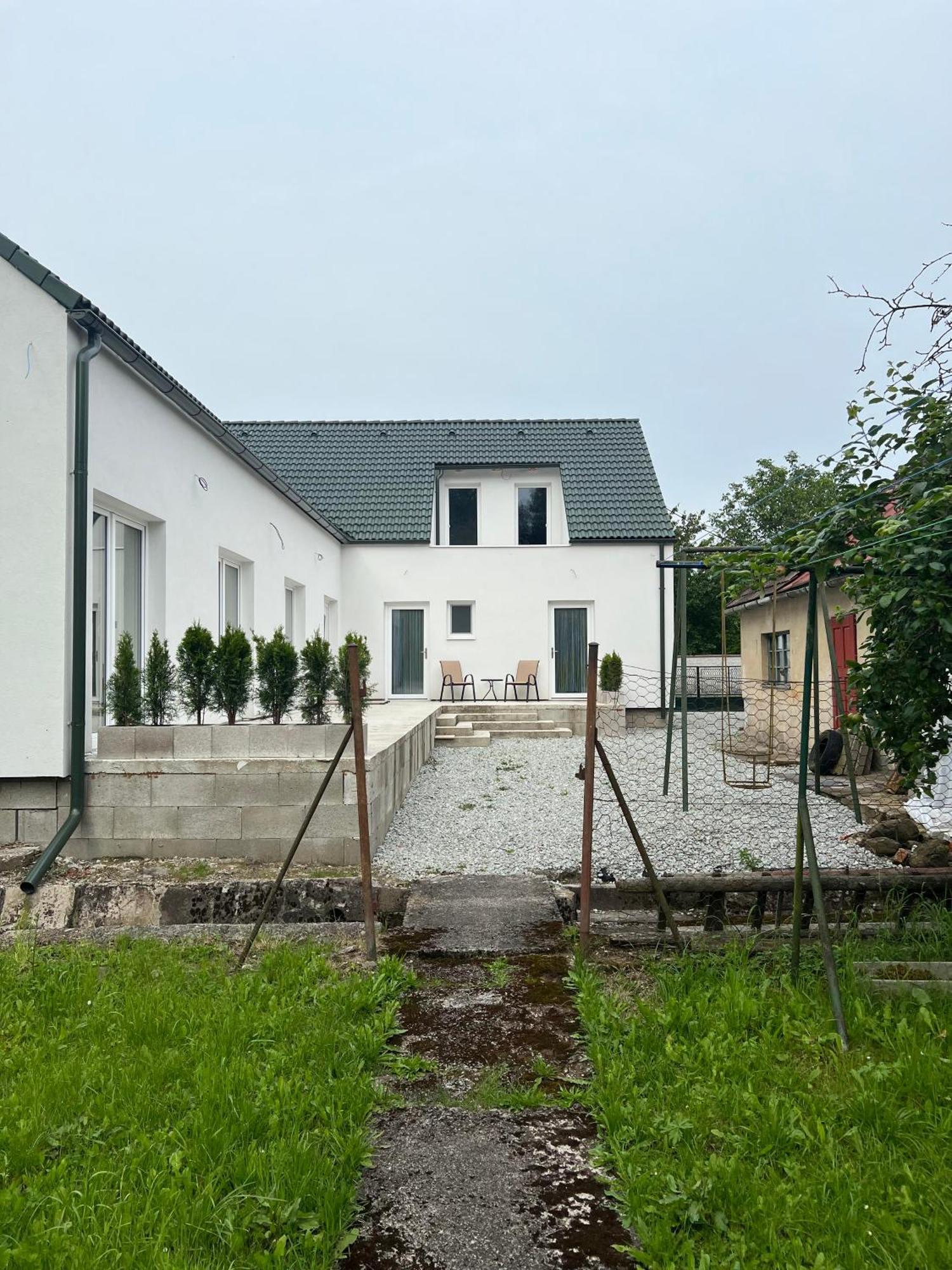 2 Moderne Apartmany 19 A 95 V Sukromi V Centre Mesta Turčianske Teplice Eksteriør billede
